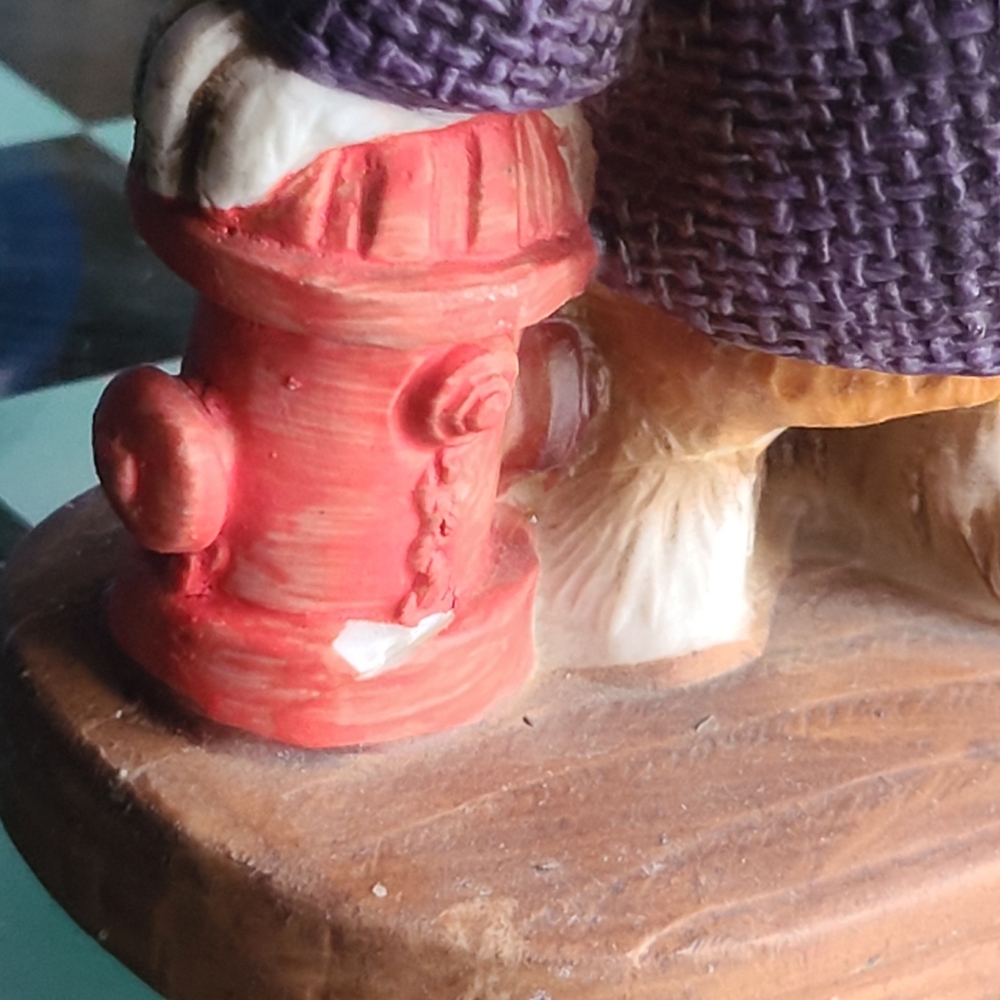 Charming Dog Figurine with Mug and Fire Hydrant - Picture 4 of 10